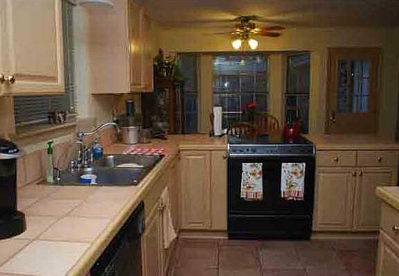 3rd image of 28 Melrose Dr
