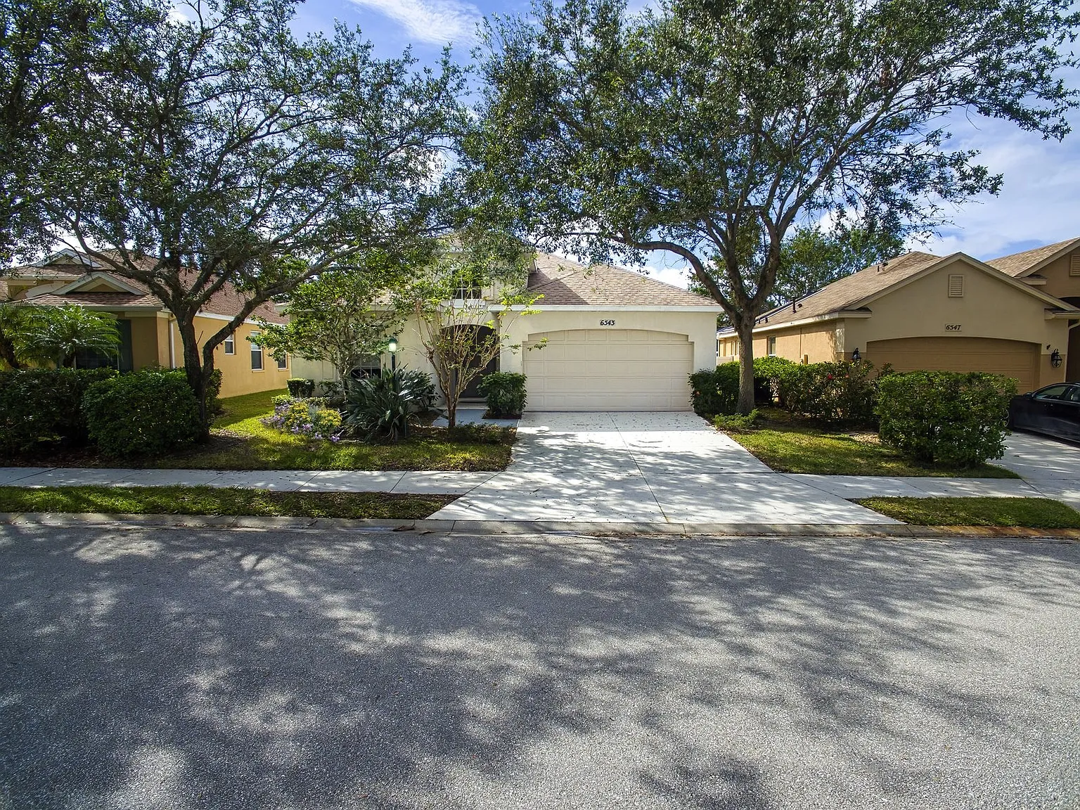 4 bed, 2.0 bath, 2073 sqft, $3,300 — Photo 2