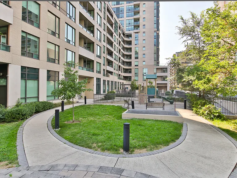 220 Redpath Ave #603 — Photo 14