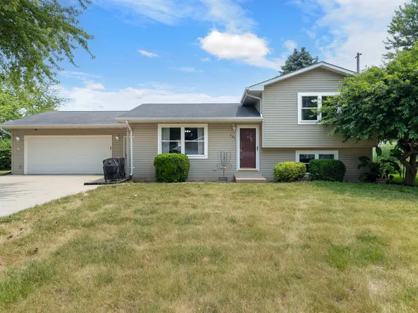 203 5th St NW, Farley, IA 52046