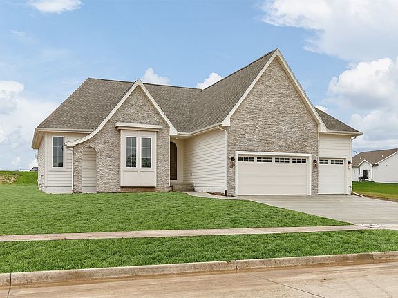 3rd image of 2001 Bluebell Dr