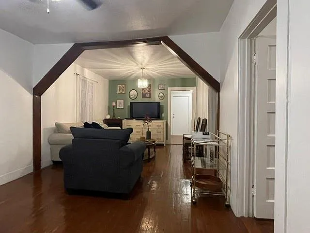 616 W 25th St — Photo 12