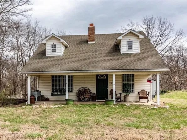 940 NE 981st Rd, Windsor, MO 65360