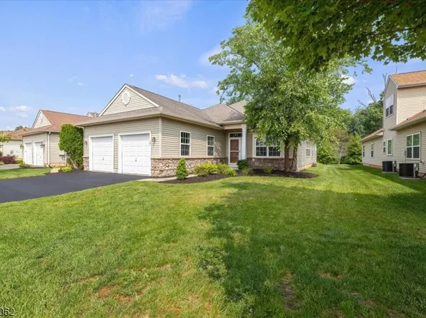 27 Esplanade Dr, Franklin Twp., NJ 08873
