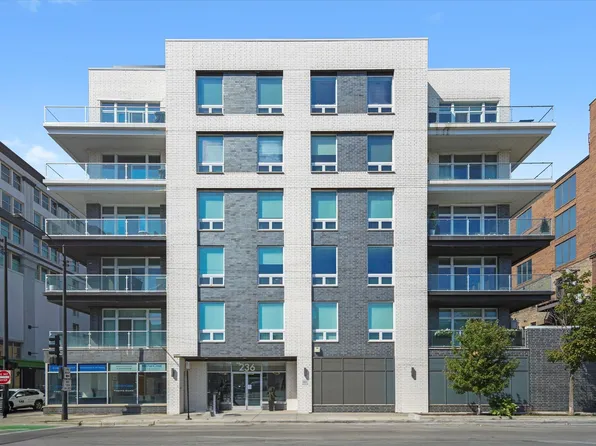 236 S Racine Ave #302, Chicago, IL 60607