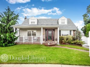 599 Jerome Ct, Franklin Square, NY 11010