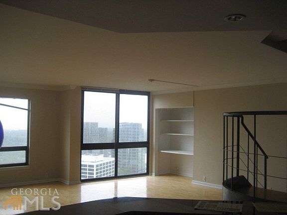 4th image of 3481 Lakeside Dr NE