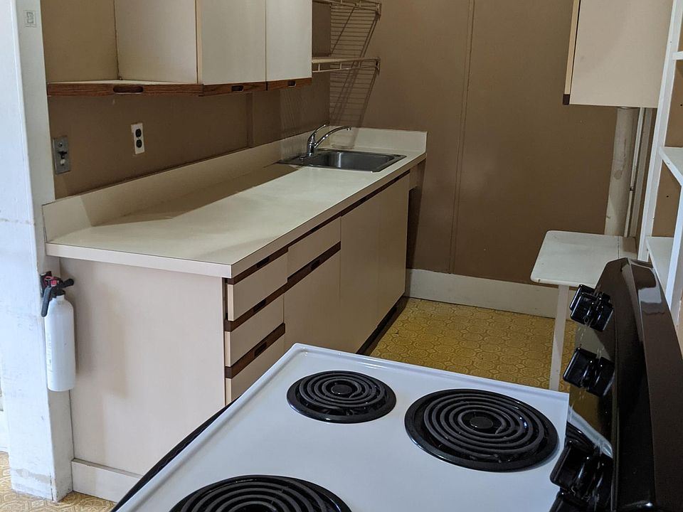 2nd image of 2 Breeze Hill Rd APT 2