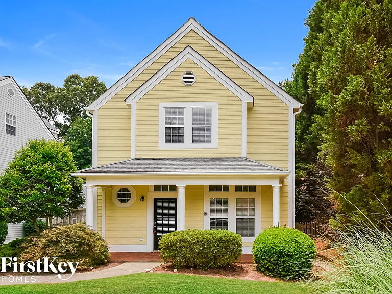 302 Pinehurst Way — Photo 1