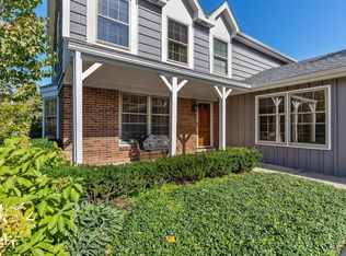 2 Fox Trl, Lincolnshire, IL 60069