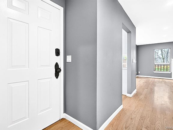 2nd image of 14 Bridle Path Road
