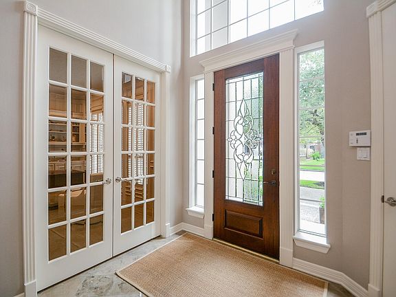 3rd image of 40 Champions Bend Cir
