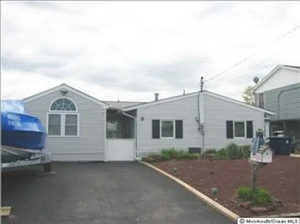 9 Lake Saint Claire Dr, Little Egg Harbor, NJ 08087