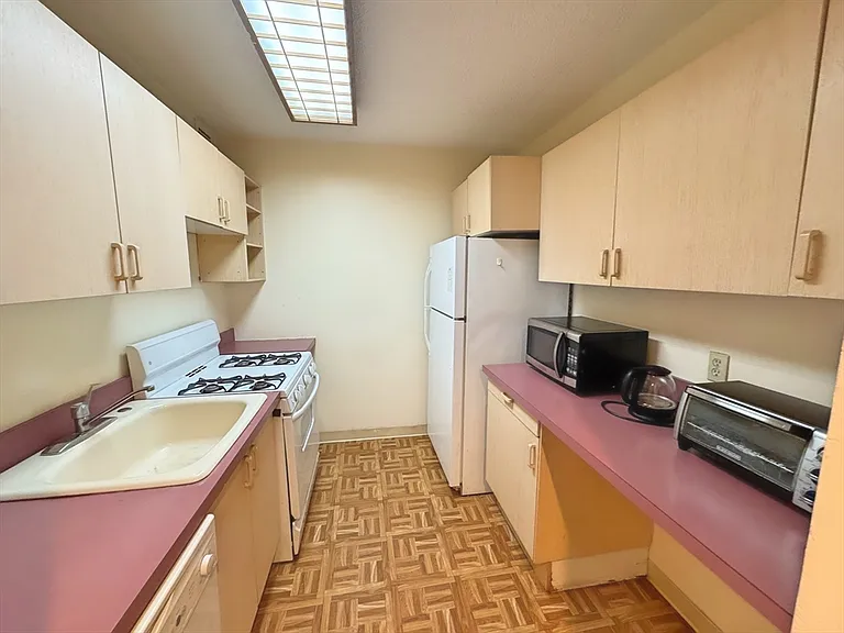 33 Pond Ave #608 — Photo 3