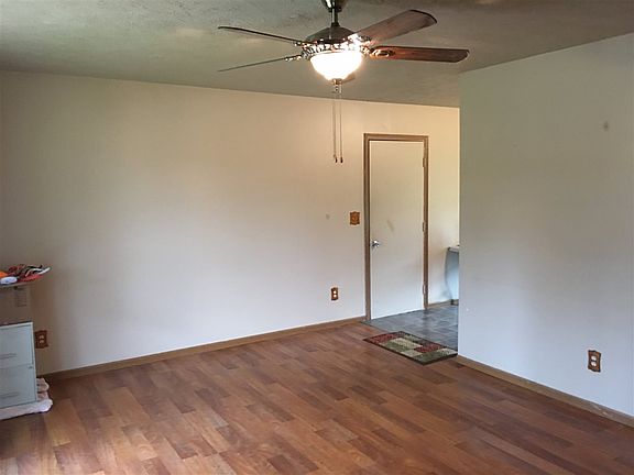 5th image of 115 Carol Ave