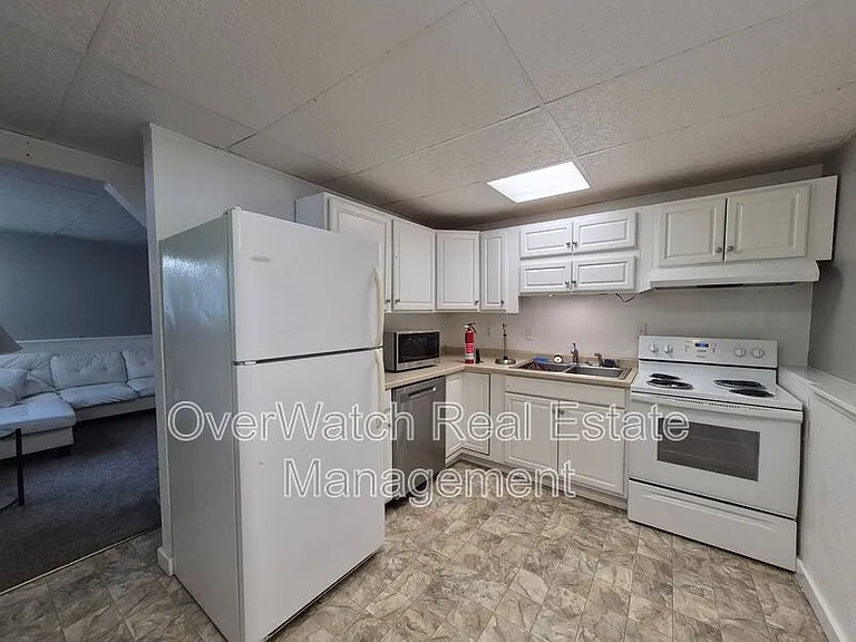 429 Creekside St #B — Photo 4