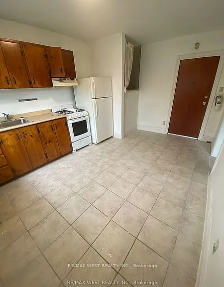 35 Lansdowne Ave #2 — Photo 2