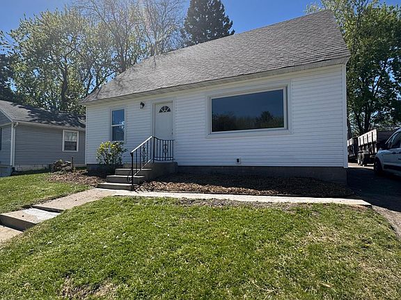 2nd image of 1173 Macarthur Ave
