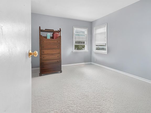 5th image of 7 Country Village Ct