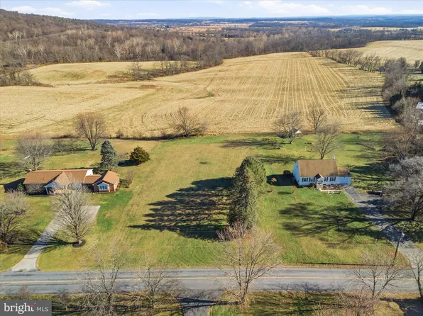 38 Flohrs Church Rd, Biglerville, PA 17307