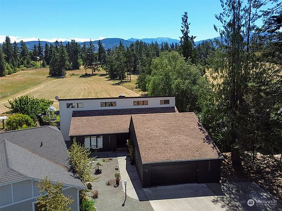 3rd image of 194 Sunland Drive