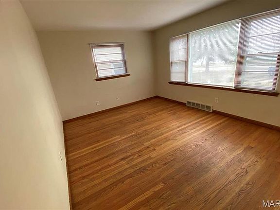 4th image of 6824 Larry Ln