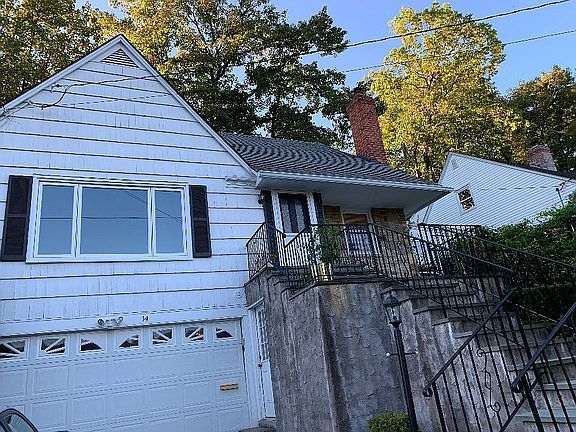4th image of 14 Dogwood Dr