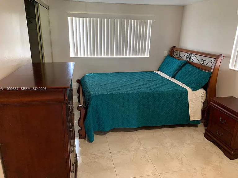 19121 NE Miami Ct #1 — Photo 6