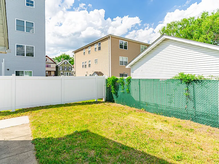 475 Burnside St — Photo 21