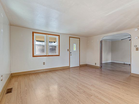 5th image of 915 Hale St