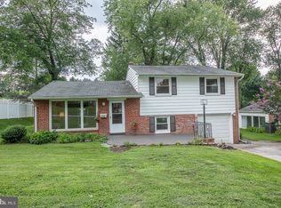 413 Village Ln, Broomall, PA 19008