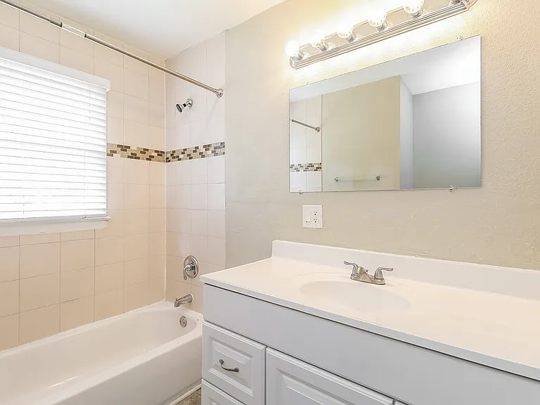 401 Sleepy Hollow Rd — Photo 11
