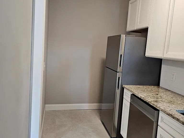 6250 Clemens Ave #1W — Photo 9