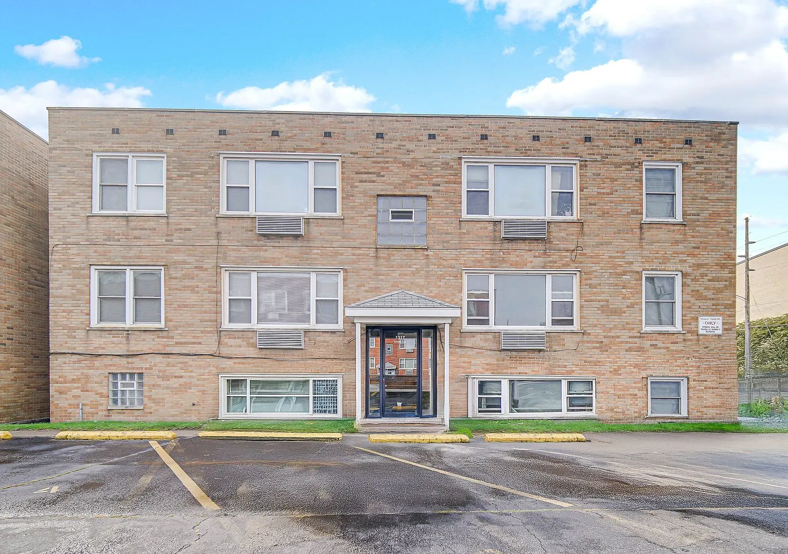 1317 Calumet Ave — Photo 1
