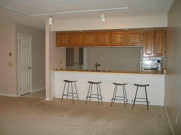 5th image of 38 Brookview Dr