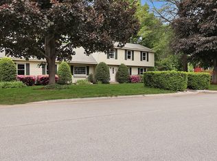 2 Queensway Cir, Nashua, NH 03062