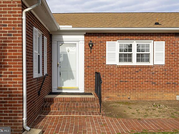 2nd image of 1324 Woodstock Rd