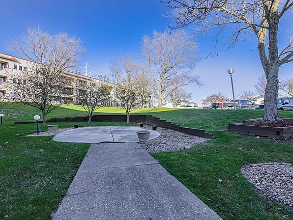 3rd image of 2705 W Willowlake Dr