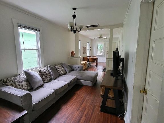 4th image of 832 W 42nd St