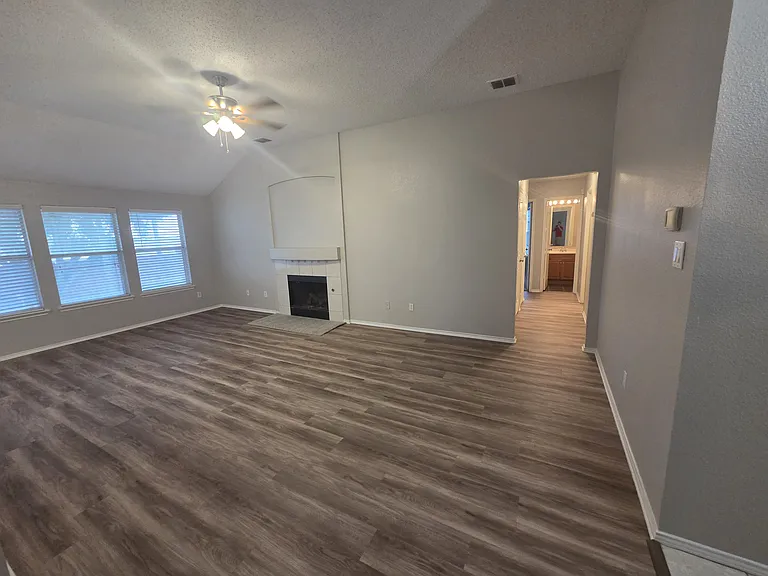 3304 Sparta Dr — Photo 5
