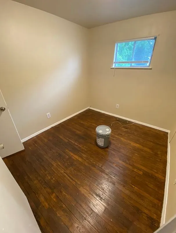 2 bed, 1.0 bath, $1,095 — Photo 2