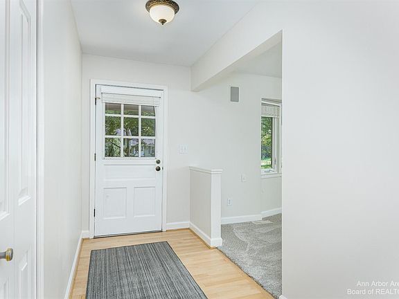 5th image of 3515 Larchmont Dr