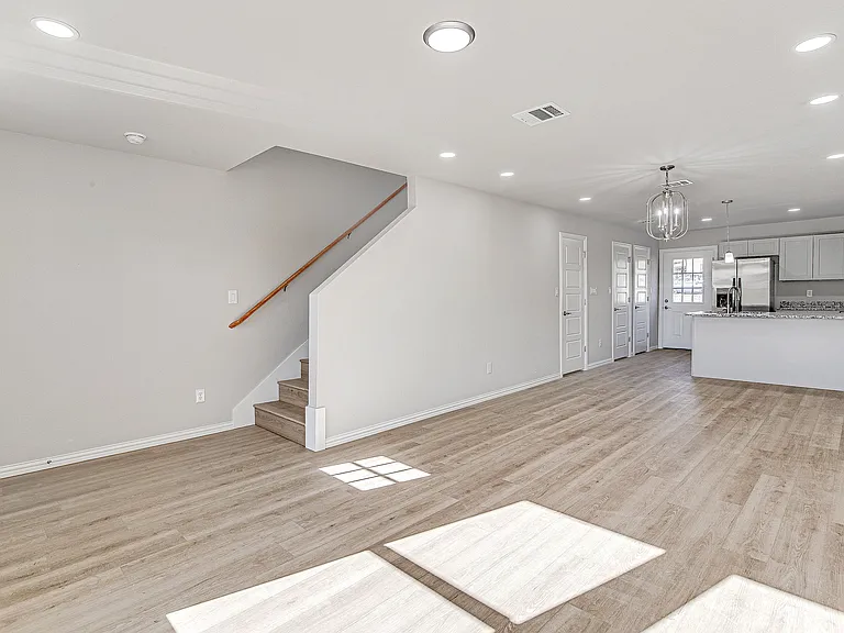 406 Grand Ave — Photo 16