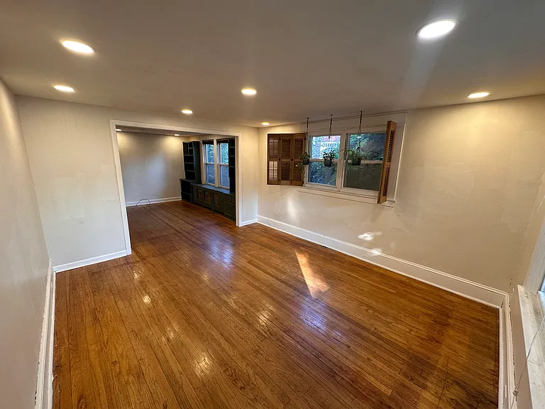 16 Adams St #1R — Photo 2