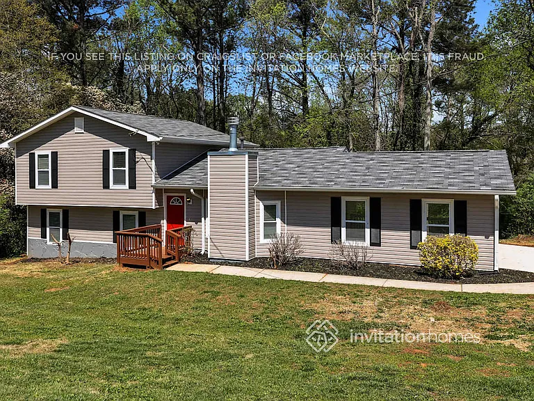 3742 Saddle Ridge Dr — Photo 2