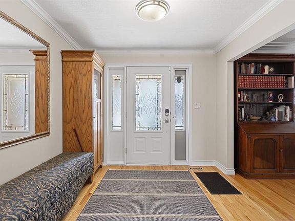 2nd image of 352 S Oakside Cir SW