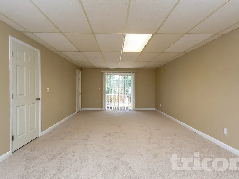 160 Eagle Glen Dr — Photo 10