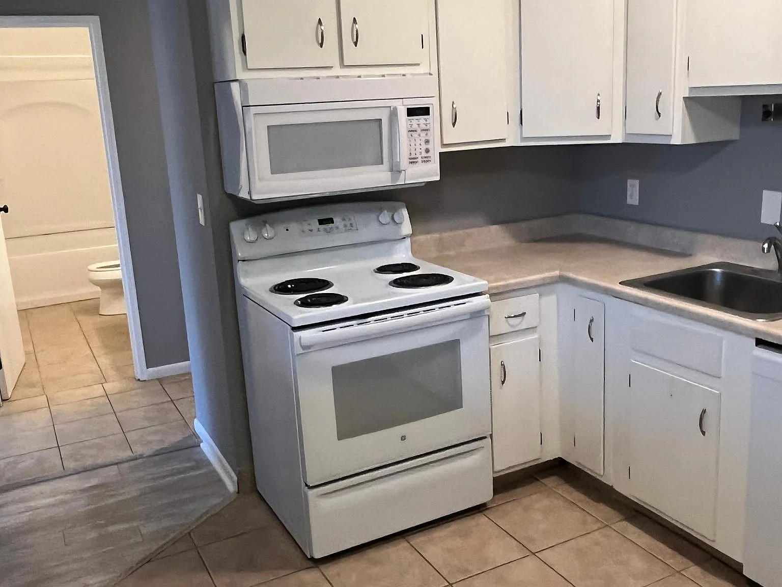 1095 Old Colony Rd — Photo 2