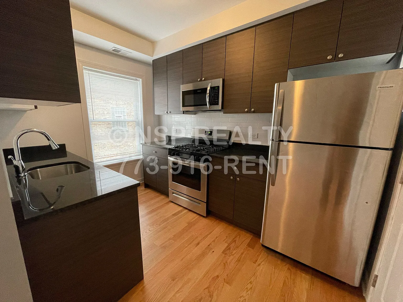2 bed, 900 sqft, $2,050 — Photo 3