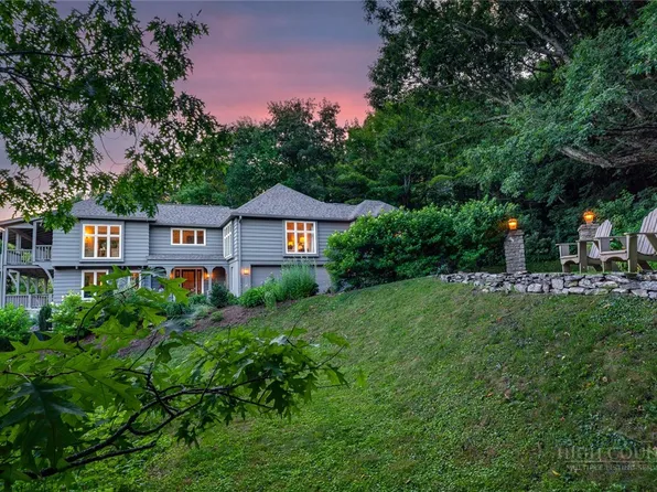 403 Laurel Park Road, Blowing Rock, NC 28605